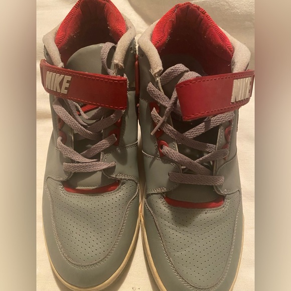 Nike gray and red Velcro strap - Picture 2 of 7